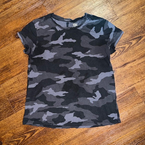 Athleta Girl Black and Gray Daily Camo Printed Short Sleeve Tee Size XL 14 - Picture 3 of 7